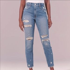 Abercrombie CURVE LOVE HIGH RISE MOM JEANS